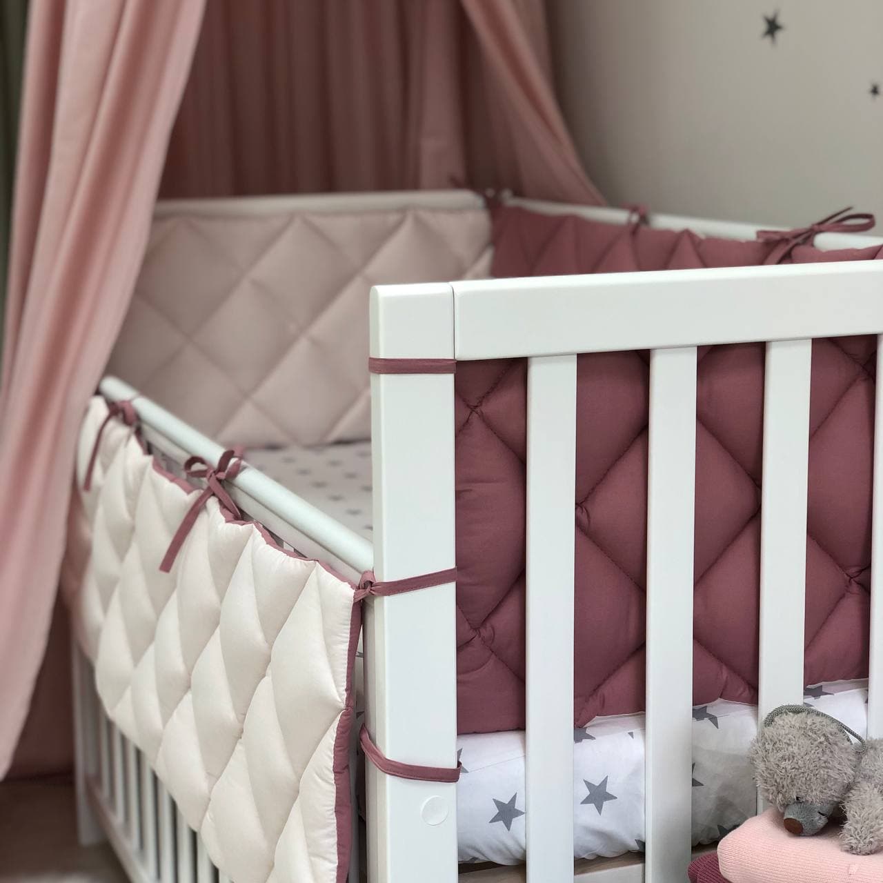 Tour de lit bébé Bordeaux/Rose poudré