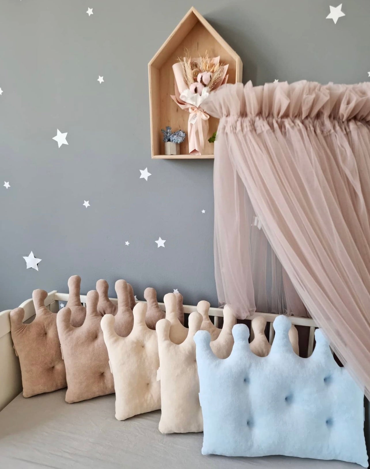 COUSSIN personnalisé en forme de couronne Duc