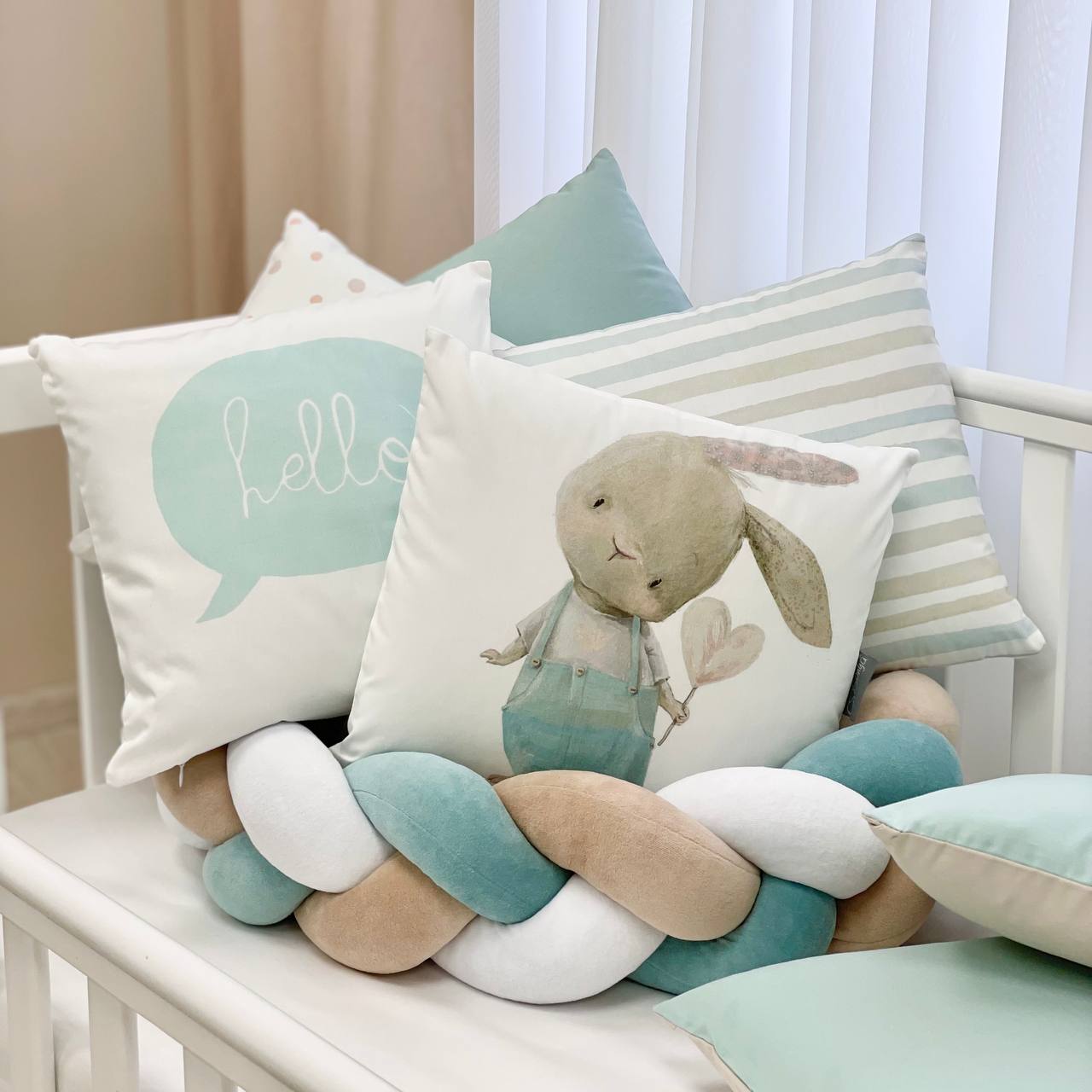 Tour de lit bébé Hello + drap-housse pour lit